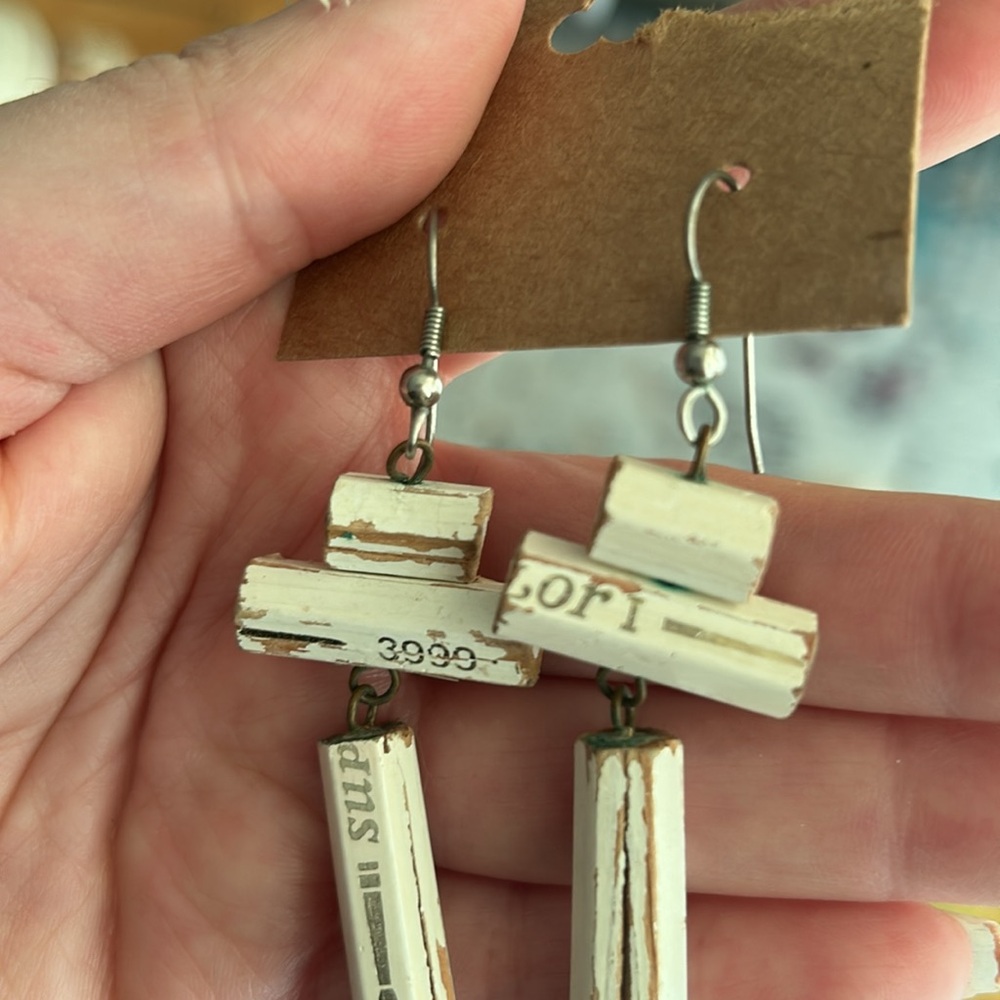 Vintage 1980’s Unique White Pencil Earrings - Picture 15 of 16